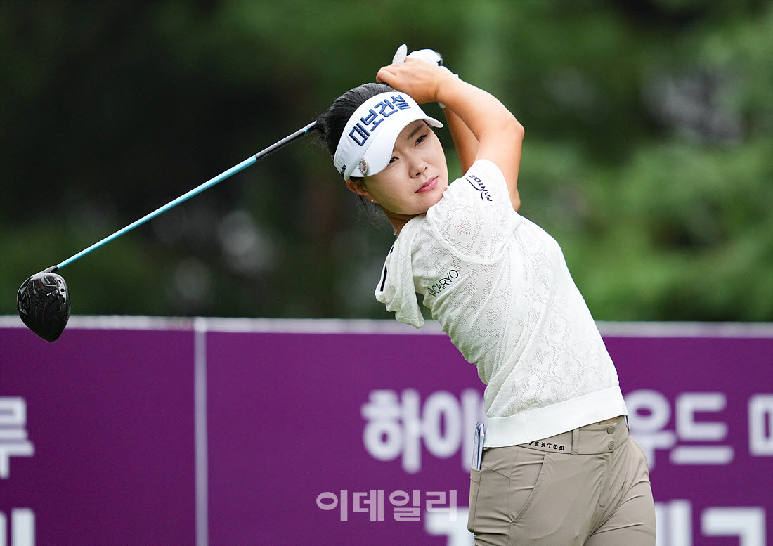 [이데일리 골프IN(포천)=조원범 기자] ‘메디힐 한국일보 챔피언십’ 최종라운드 2번홀에서 서어진(대보건설)이 경기를 치르고 있다.
