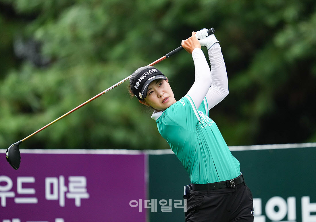 [이데일리 골프IN(포천)=조원범 기자] ‘메디힐 한국일보 챔피언십’ 최종라운드 2번홀에서 박민지(NH투자증권)가 경기를 치르고 있다.