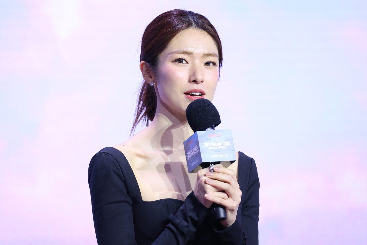 인사말 하는 배우 하영_[연합뉴스 자료사진]