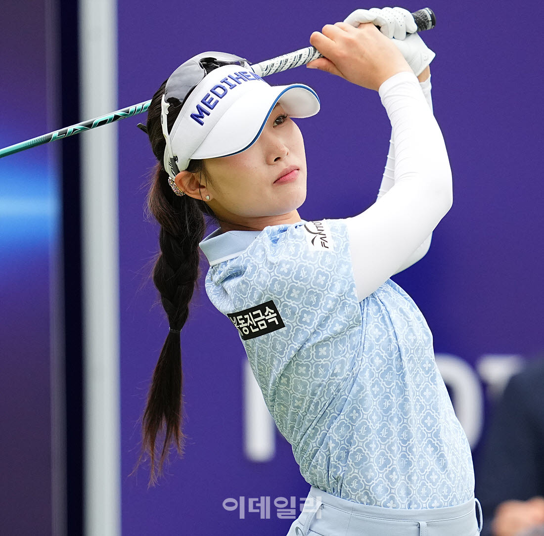 [이데일리 골프IN(포천)=조원범 기자]'메디힐·한국일보 챔피언십' 1라운드 1번홀에서 안지현(메디힐)이 경기를 치르고 있다.