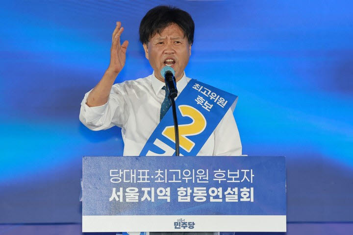 더불어민주당 김용 최고위원 후보가 16일 경기 고양시 킨텍스에서 열린 민주당 대표·최고위원 후보자 서울 합동연설회에 참석해 정견 발표하고 있다. (사진=연합뉴스)