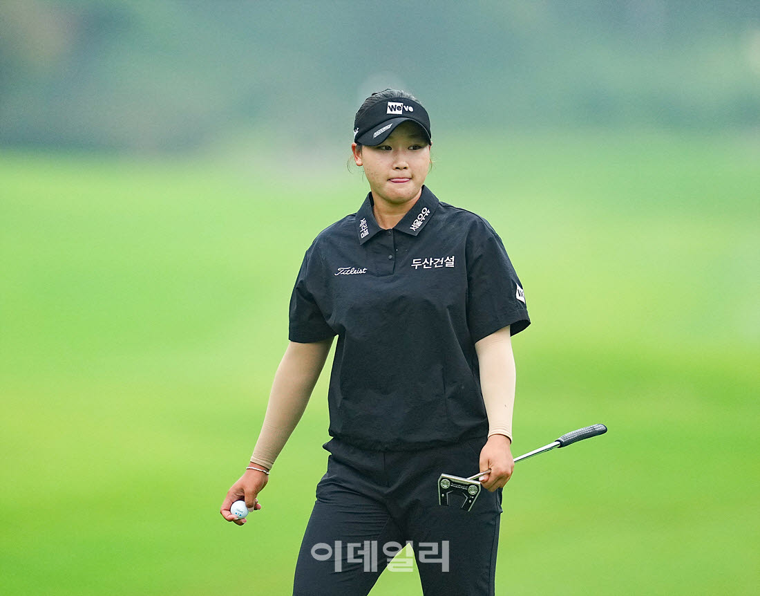 [이데일리 골프IN(포천)=조원범 기자]'메디힐·한국일보 챔피언십' 최종라운드 1번홀에서 김민솔이 경기를 치르고 있다.