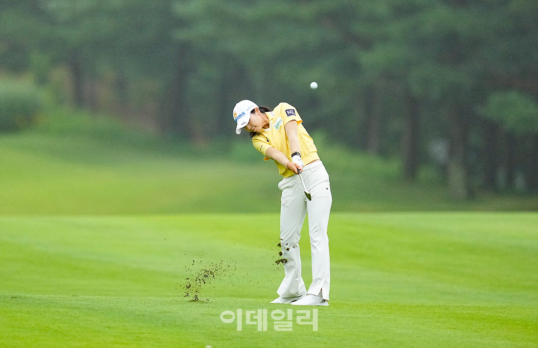 [이데일리 골프IN(포천)=조원범 기자]'메디힐·한국일보 챔피언십' 최종라운드 1번홀에서 이가영(NH투자증권)이 경기를 치르고 있다.