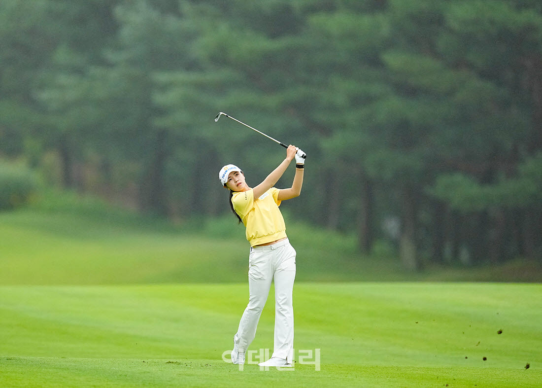 [이데일리 골프IN(포천)=조원범 기자]'메디힐·한국일보 챔피언십' 최종라운드 1번홀에서 이가영(NH투자증권)이 경기를 치르고 있다.