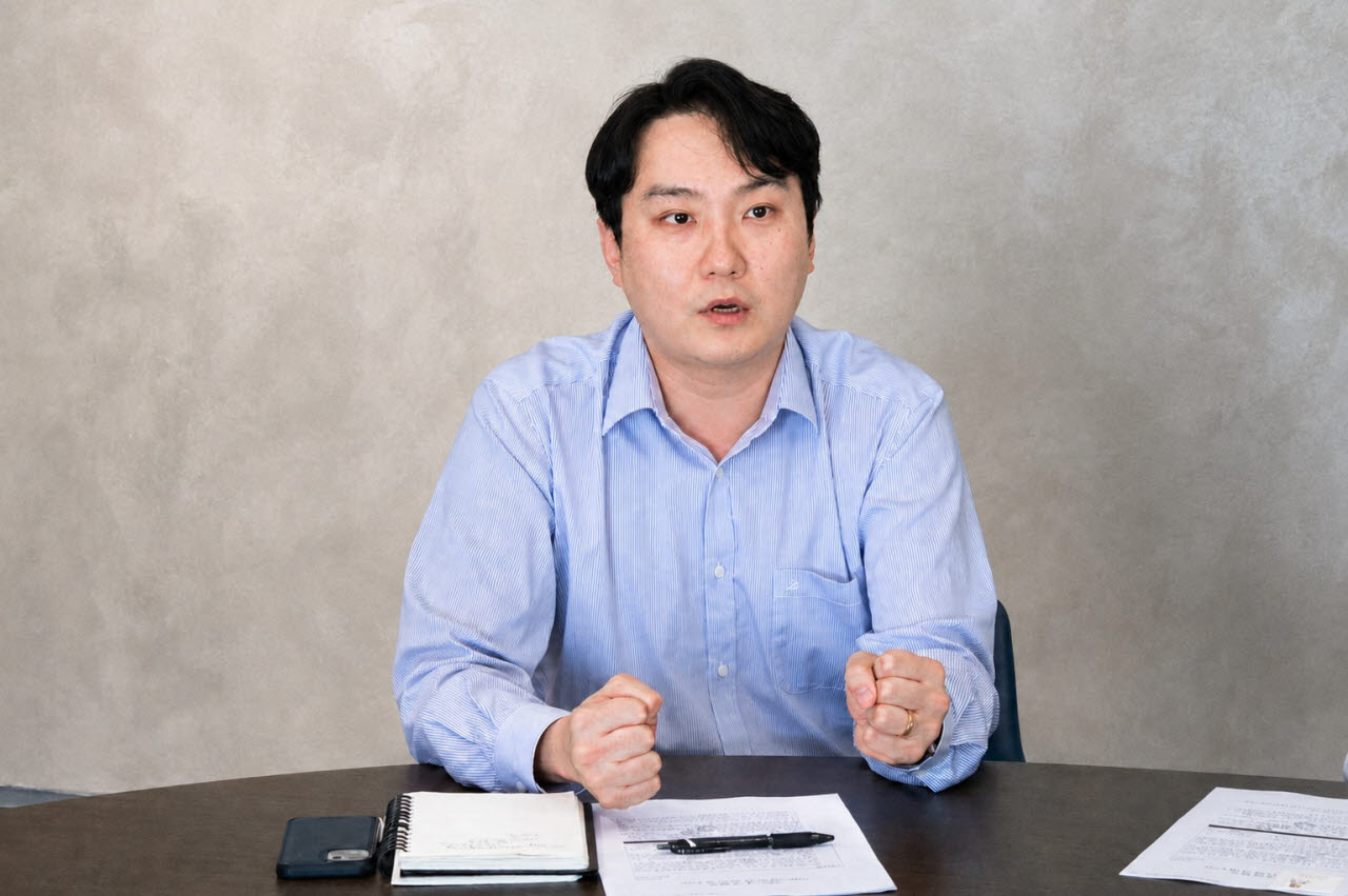 김진형 AI&C실 상무가 유베이스의 사업을 소개하고 있다(사진=유베이스)