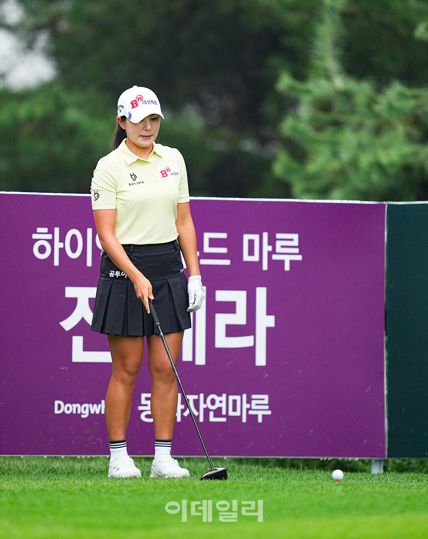 [이데일리 골프IN(포천)=조원범 기자]'메디힐·한국일보 챔피언십'최종라운드 2번홀에서 이지현3(대선주조)가 경기를 치르고 있다.