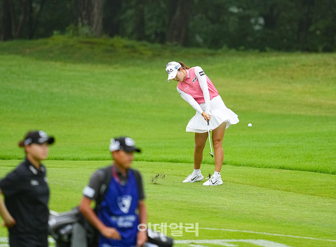 [이데일리 골프IN(포천)=조원범 기자]'메디힐·한국일보 챔피언십'최종라운드 1번홀에서 최예림(휴온스)가 경기를 치르고 있다.
