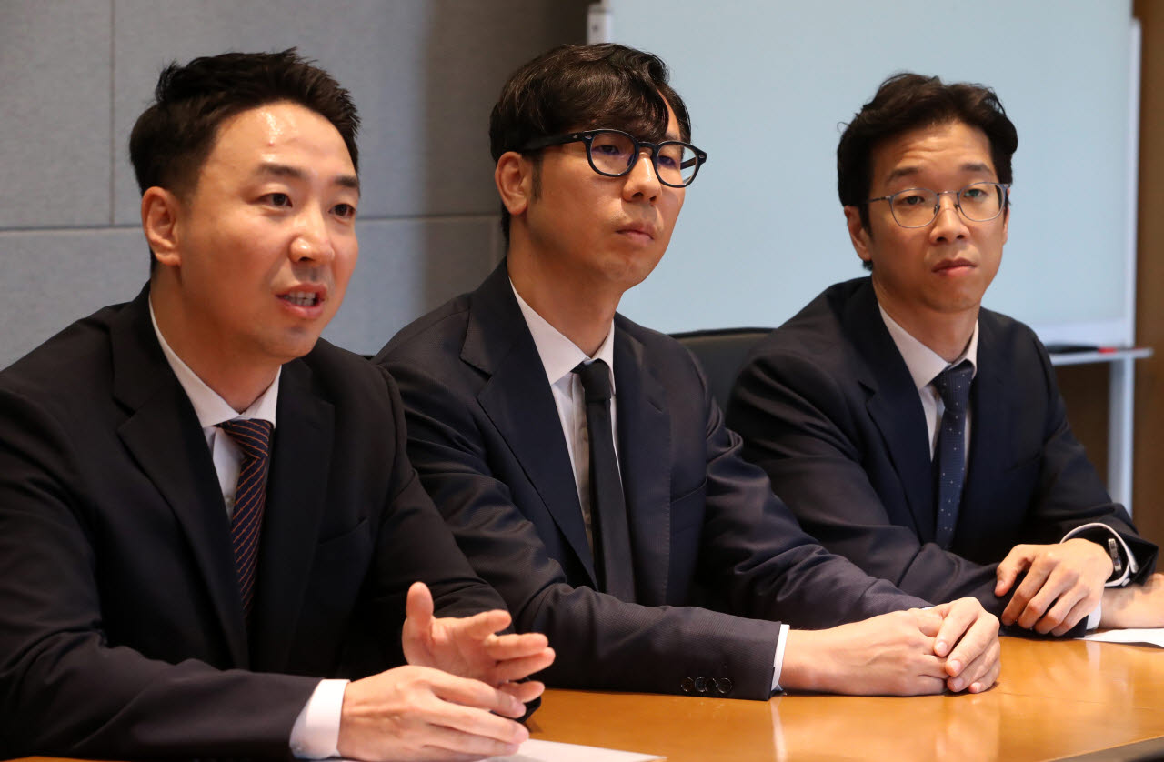 김앤장 법률사무소 소속 이윤수(왼쪽부터), 김성진, 김한수 변호사. (사진=김태형 기자)
