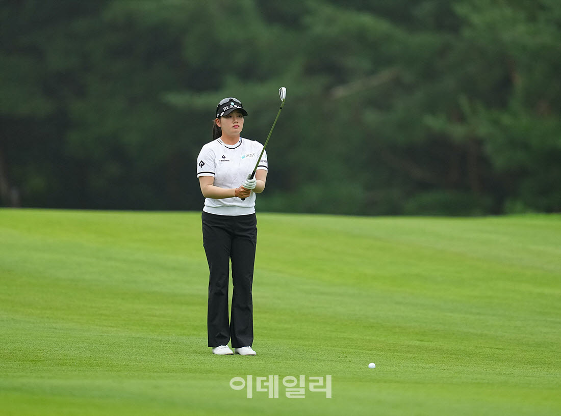 [이데일리 골프IN(포천)=조원범 기자]'메디힐·한국일보 챔피언십'최종라운드에서 노승희(리쥬란)이 1번홀에서 경기를 치르고 있다.