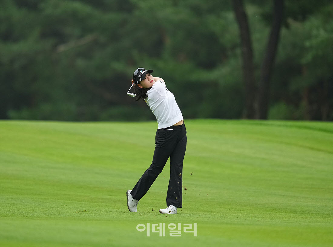 [이데일리 골프IN(포천)=조원범 기자]'메디힐·한국일보 챔피언십'최종라운드에서 노승희(리쥬란)이 1번홀에서 경기를 치르고 있다.