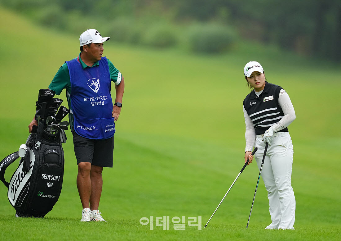 [이데일리 골프IN(포천)=조원범 기자]'메디힐·한국일보 챔피언십'최종라운드에서 김서윤(셀트리온)이 1번홀에서 경기를 치르고 있다.