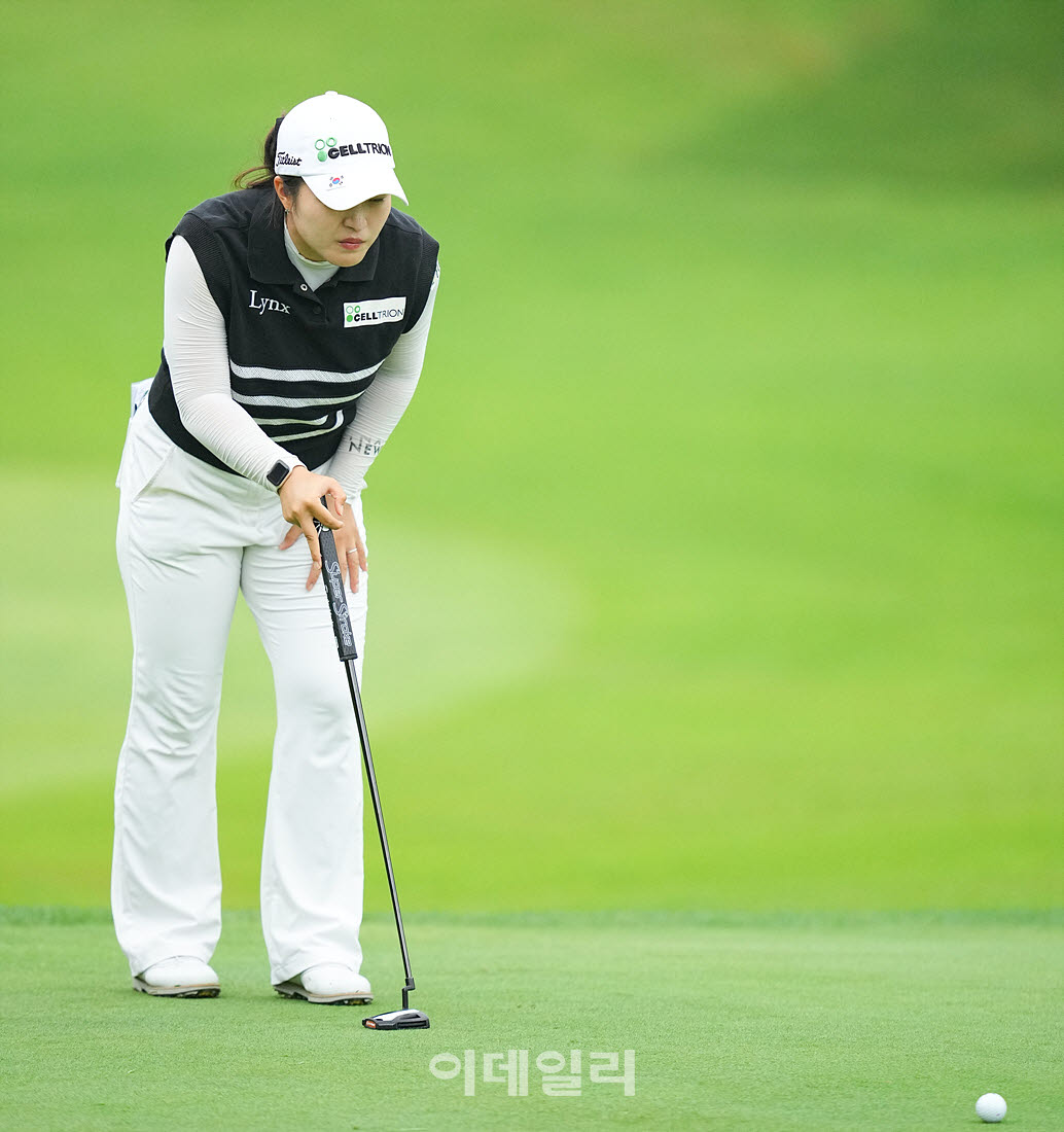 [이데일리 골프IN(포천)=조원범 기자]'메디힐·한국일보 챔피언십'최종라운드에서 김서윤(셀트리온)이 1번홀에서 경기를 치르고 있다.