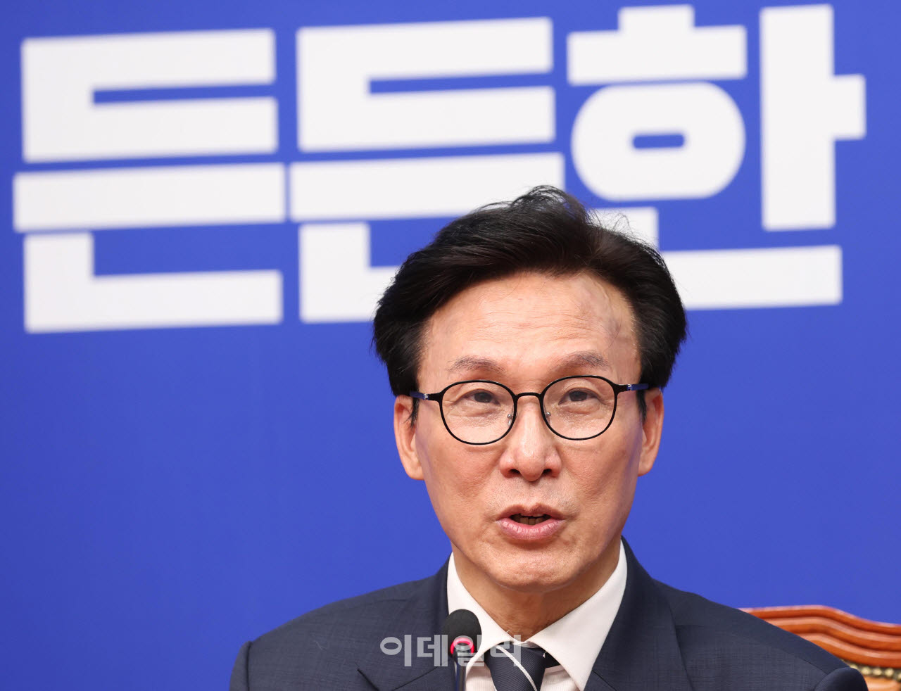 [이데일리 노진환 기자] 김민석 더불어민주당 신임 당대표가 18일 서울 여의도 국회에서 강훈식 대통령 비서실장을 접견, 발언하고 있다.