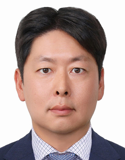 [기자수첩]트럼프는 한 장부, 이재명은 세 장 보고서