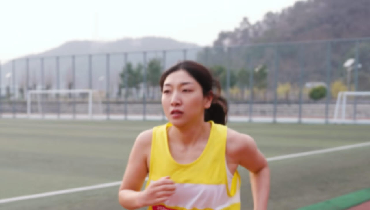 안도 사쿠라가 주연을 맡은 혁오 '갓스피드!' 뮤직비디오의 한 장면(사진=두루두루 아티스트 컴퍼니)
