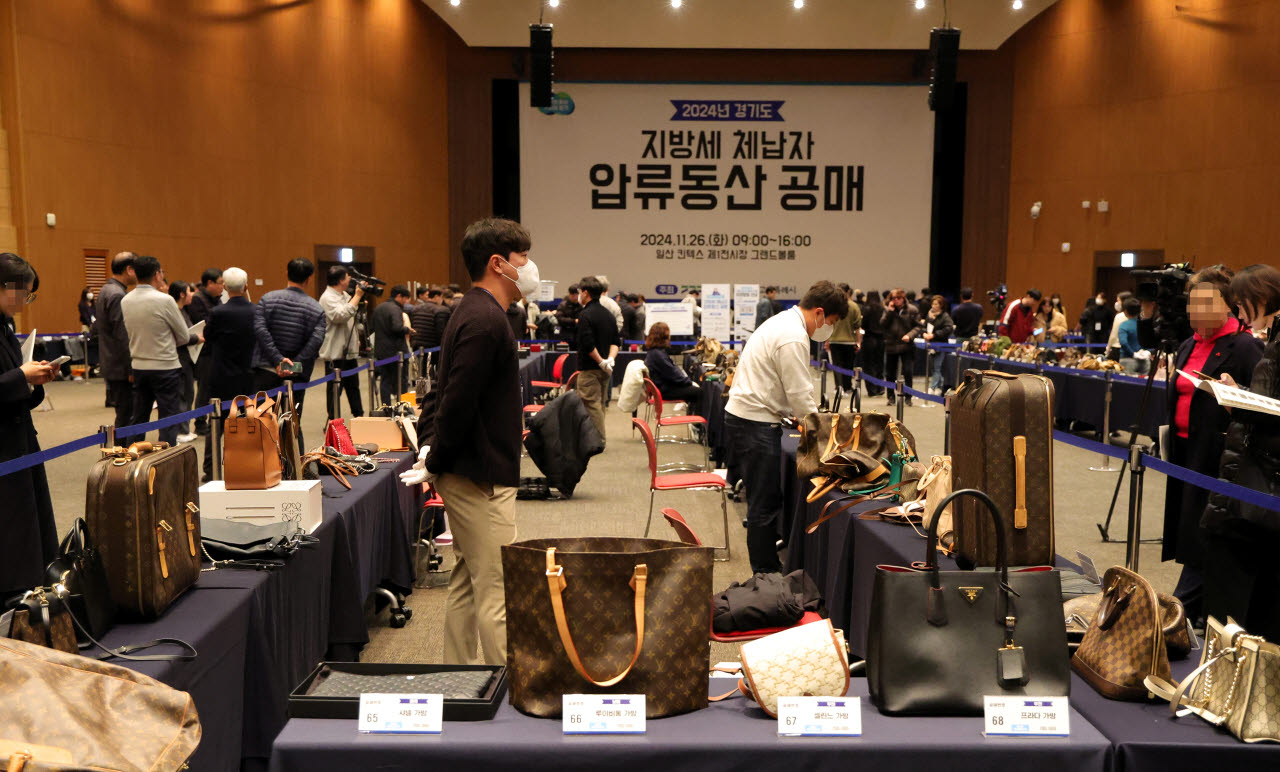 2025년 열린 고액체납자 가택수색 압류품 공매.(사진=연합뉴스)