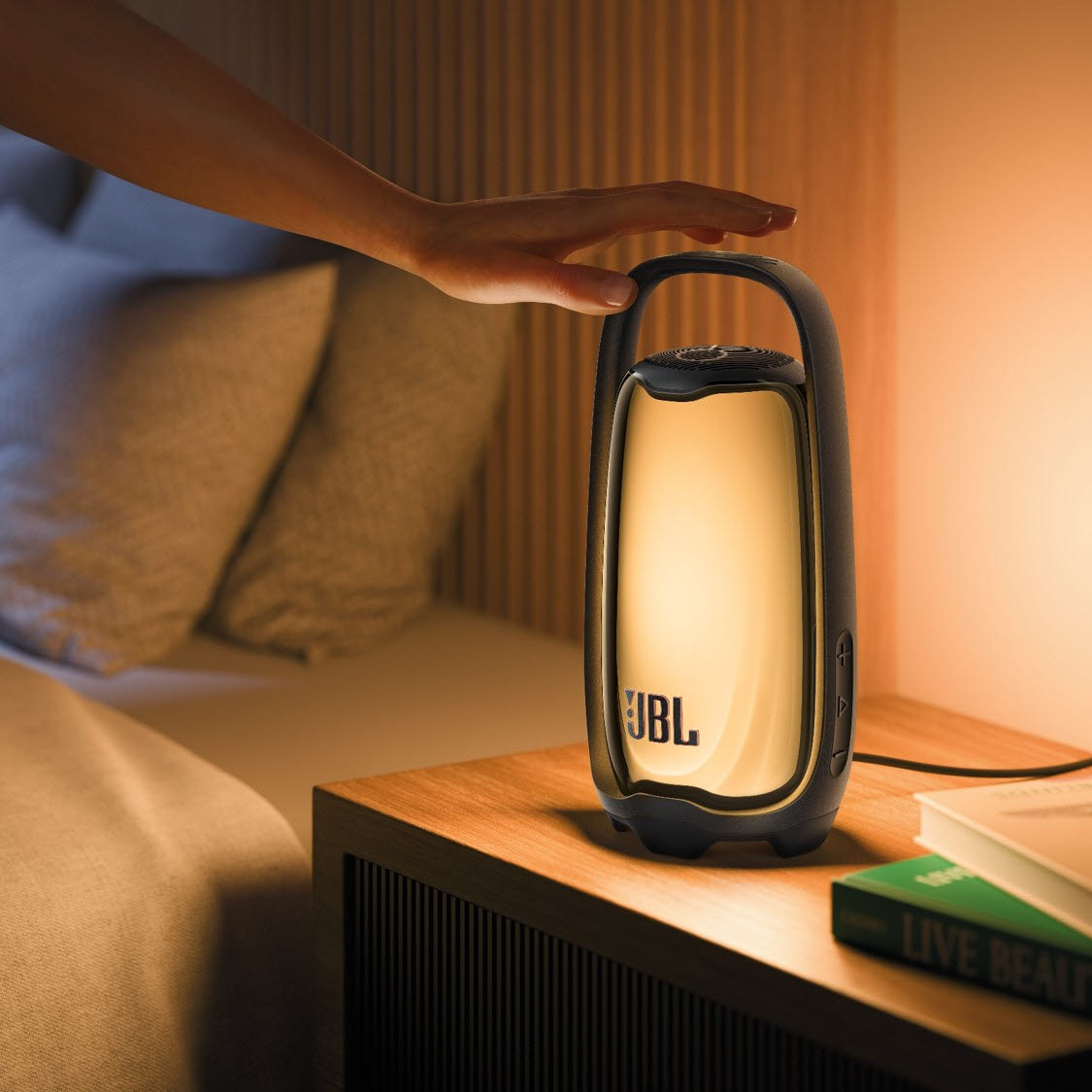 하만의 JBL 브랜드가 출시한 블루투스 스피커 JBL Pulse 6(JBL 펄스 6). (사진=하만)
