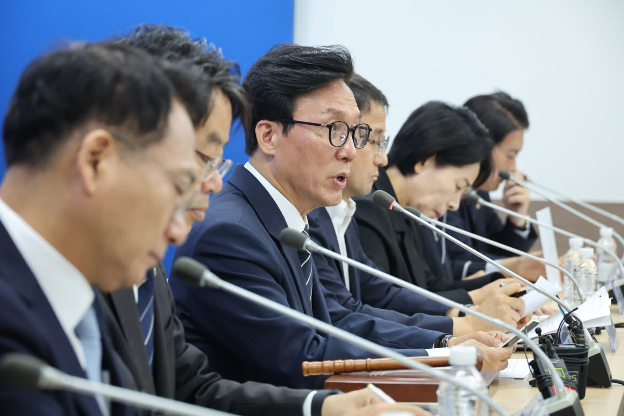 김민석 더불어민주당 대표가 19일 부산 동구 민주당 부산시당에서 열린 현장 최고위원회의에서 발언하고 있다.(사진=뉴스1)