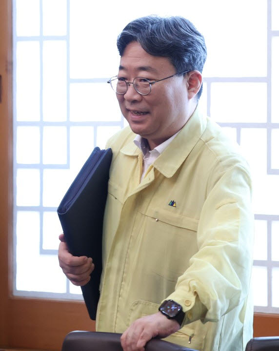 하준경 경제성장수석이 18일 청와대에서 이재명 대통령 주재로 열린 제1회 을지국무회의에 참석하고 있다.(사진=연합뉴스)