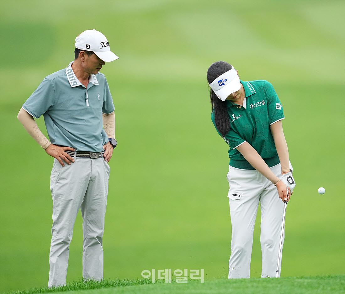 [포토]박혜준,다양한 어프로치 샷 연습
