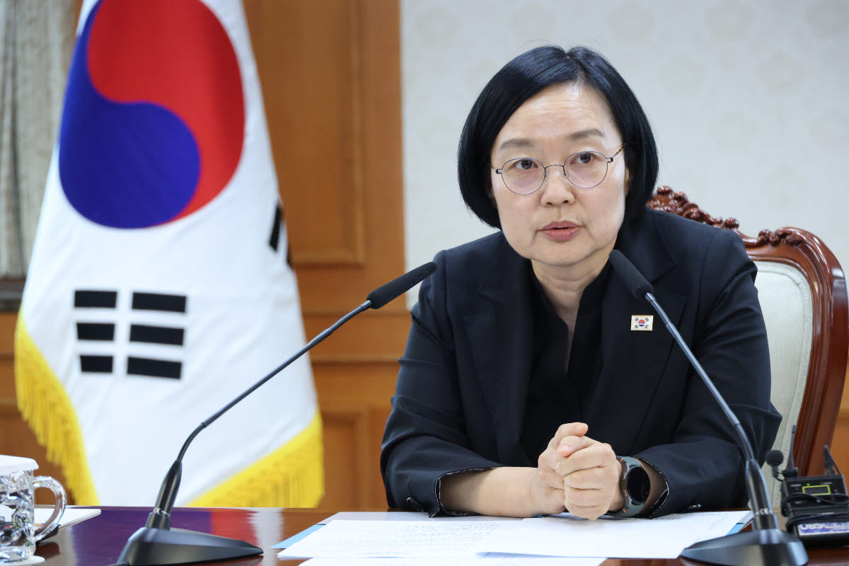 한성숙 국무총리가 14일 서울 종로구 정부서울청사에서 열린 주택 신속공급 점검회의에서 발언하고 있다.(사진=연합뉴스)