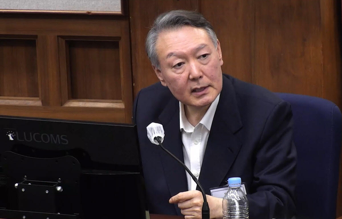 윤석열 전 대통령이 29일 서울 서초구 서울중앙지법에서 열린 내란 우두머리 혐의 속행 공판에 출석해 발언하고 있다. (사진=서울중앙지법 제공)