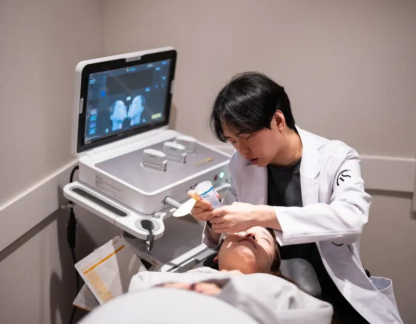 올해 크리에이트립에 신규 입점한 부산의 한 피부과에서 외국인이 시술을 받고 있다. (사진=크리에이트립)