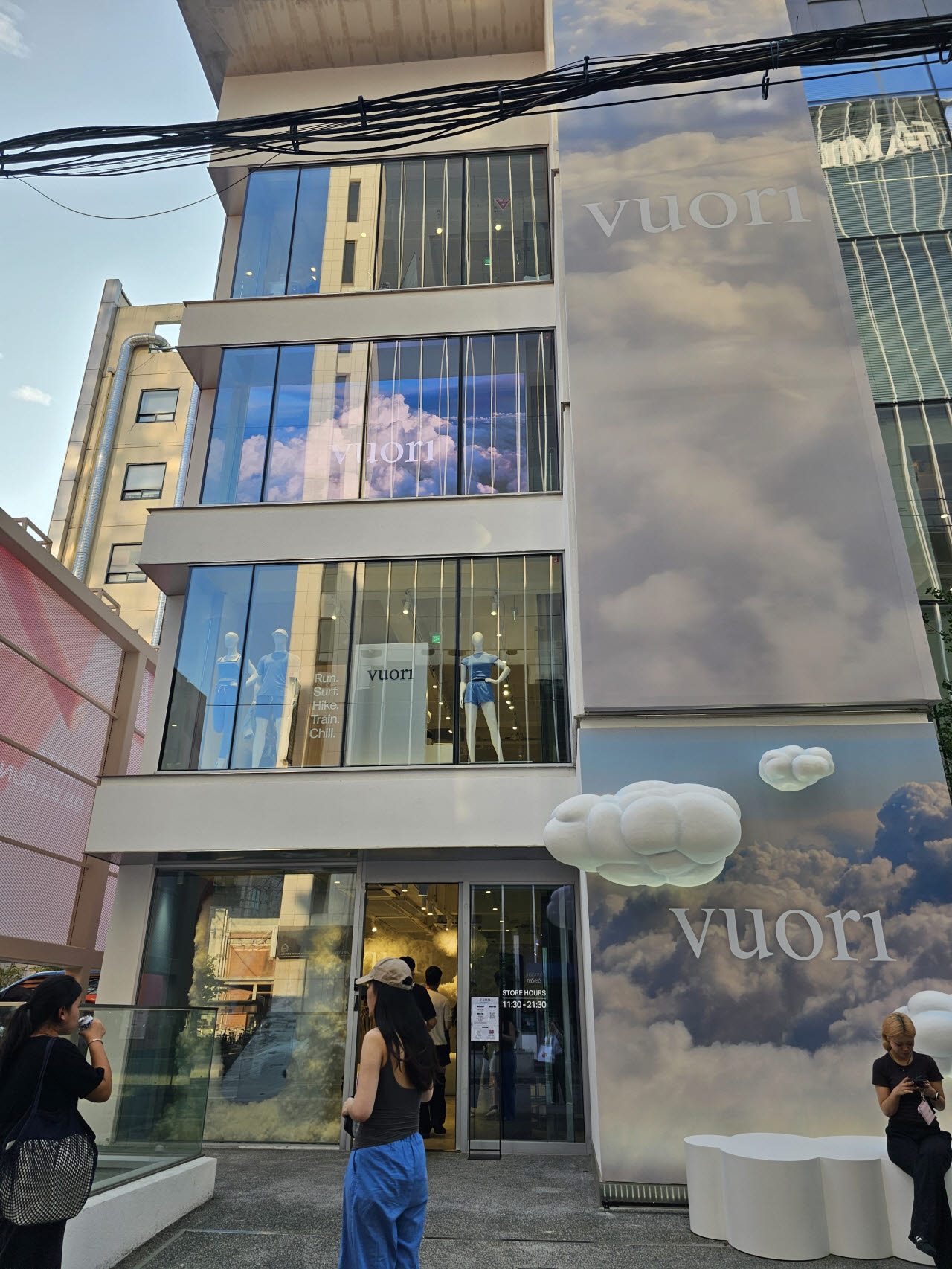 18일 오후 서울 성동구 성수동 뷰오리(vuori) 팝업 스토어 외관. (사진=경계영 기자)