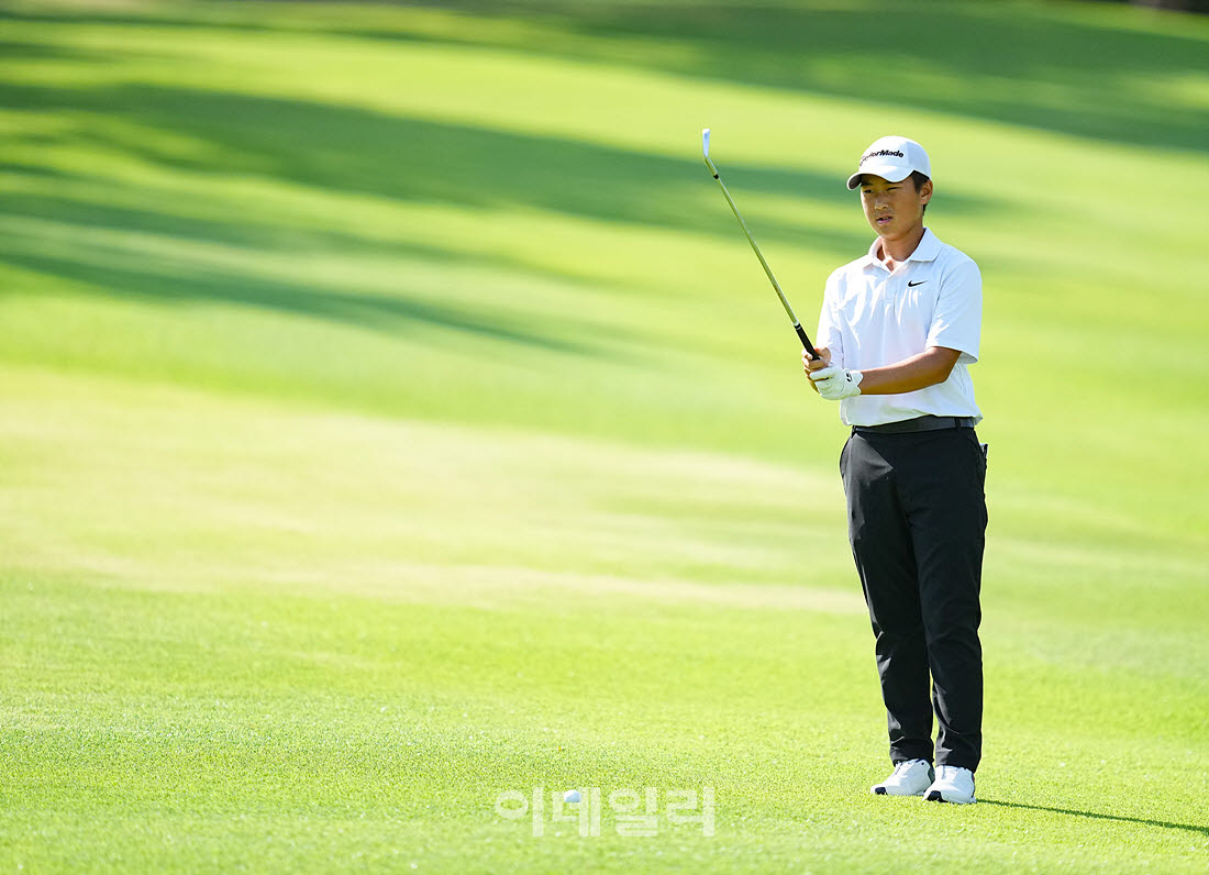 [이데일리 골프IN(경산)=조원범 기자]'제33회 송암배 아마추어골프선수권대회'최종라운드 9번홀에서 아마추어 윤경준이 경기를 치르고 있다.