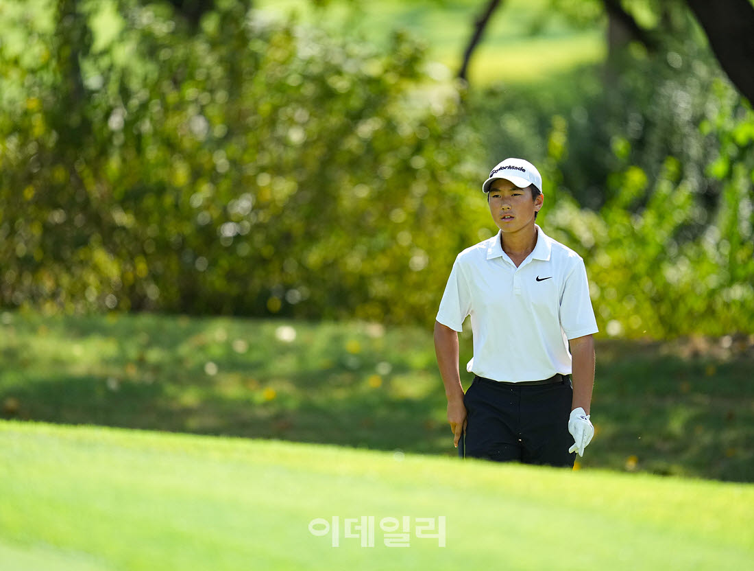 [이데일리 골프IN(경산)=조원범 기자]'제33회 송암배 아마추어골프선수권대회'최종라운드 9번홀에서 아마추어 윤경준이 경기를 치르고 있다.