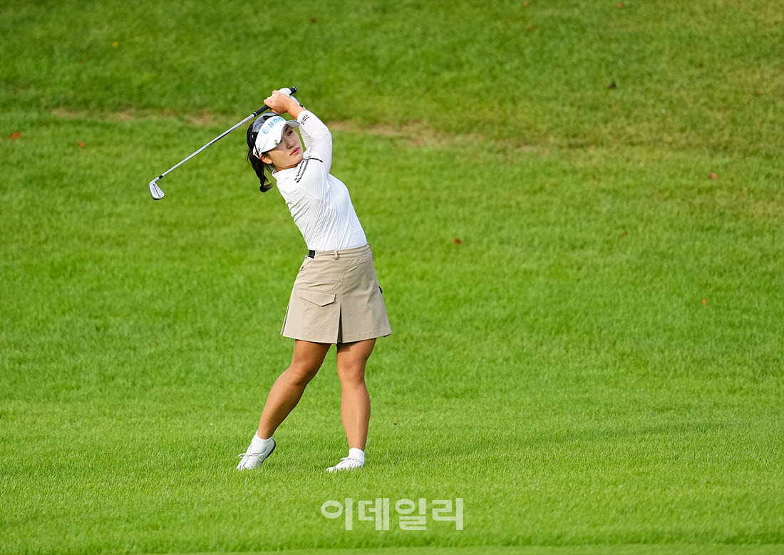 [이데일리 골프IN(포천)=조원범 기자]몽베르CC에서 열린 메디힐 한국일보 챔피언십 1번홀에서 최가빈(삼천리)이 경기를 치르고 있다.