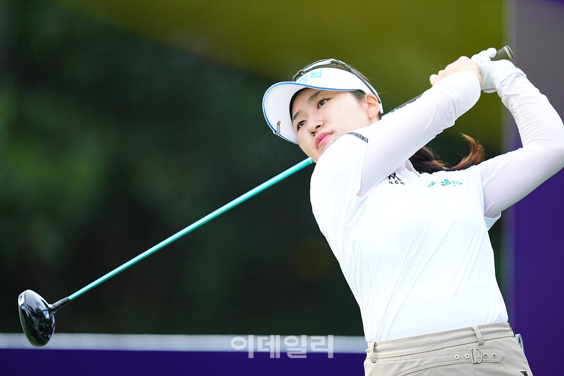 [이데일리 골프IN(포천)=조원범 기자]몽베르CC에서 열린 메디힐 한국일보 챔피언십 1번홀에서 최가빈(삼천리)이 경기를 치르고 있다.