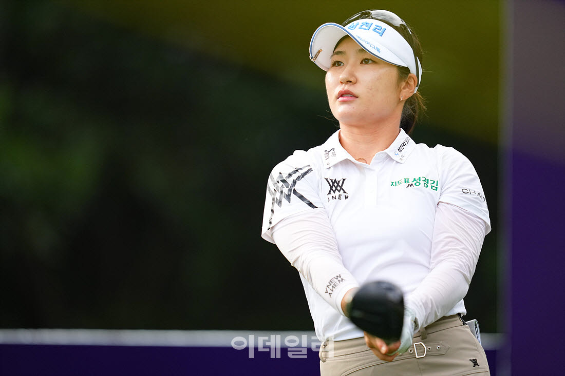 [이데일리 골프IN(포천)=조원범 기자]몽베르CC에서 열린 메디힐 한국일보 챔피언십 1번홀에서 최가빈(삼천리)이 경기를 치르고 있다.