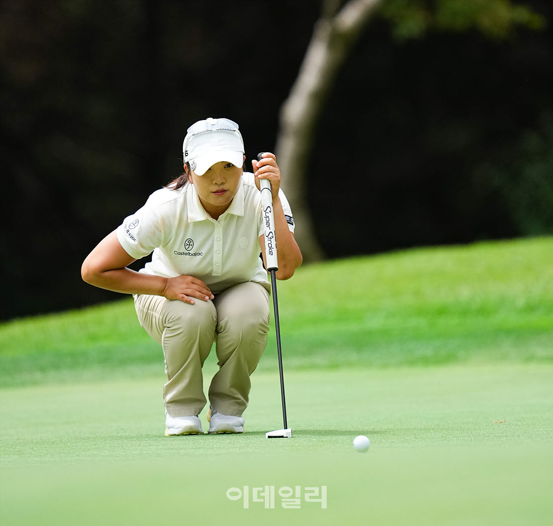 [이데일리 골프IN(포천)=조원범 기자]몽베르CC에서 열린 메디힐 한국일보 챔피언십 1번홀에서 유서연이 경기를 치르고 있다.