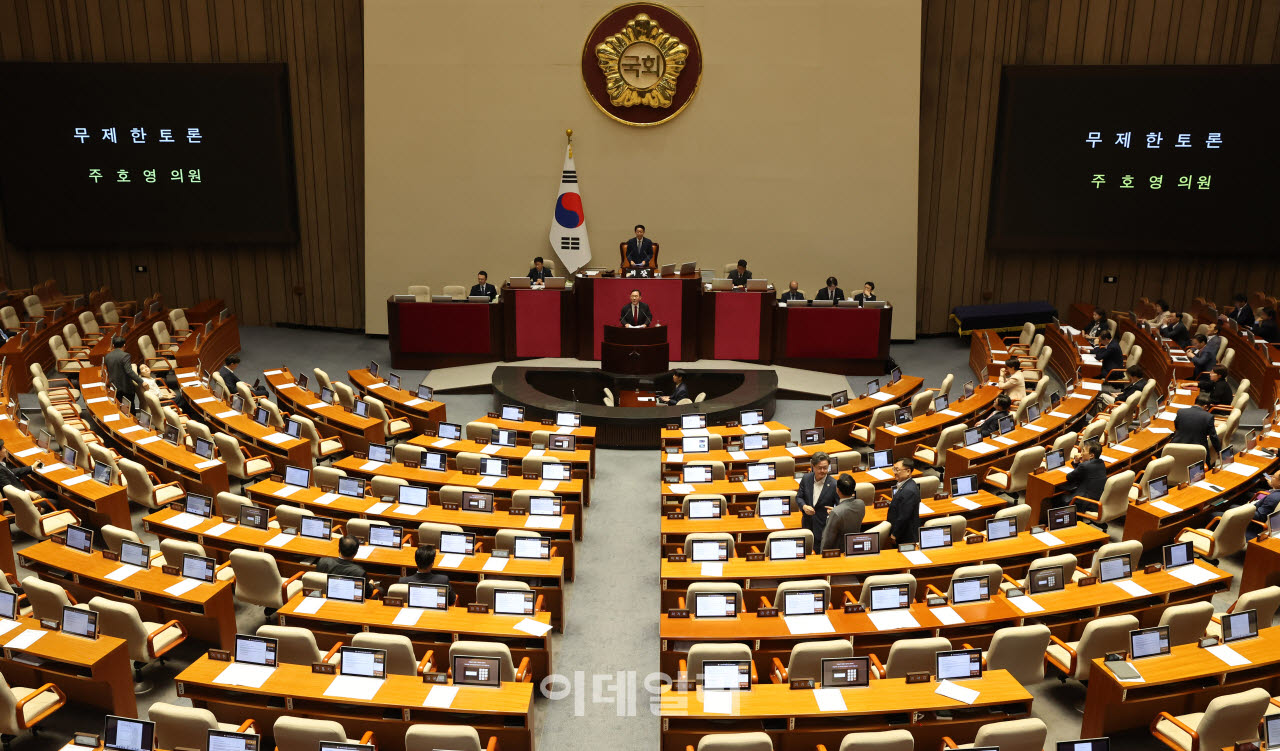 주호영 국민의힘 의원이 30일 서울 여의도 국회에서 열린 제437회국회(임시회) 제3차 본회의에서 형사소송법 일부개정법률안(대안)에 대한 무제한 토론(필리버스터)을 하고 있다. (사진=방인권 기자)