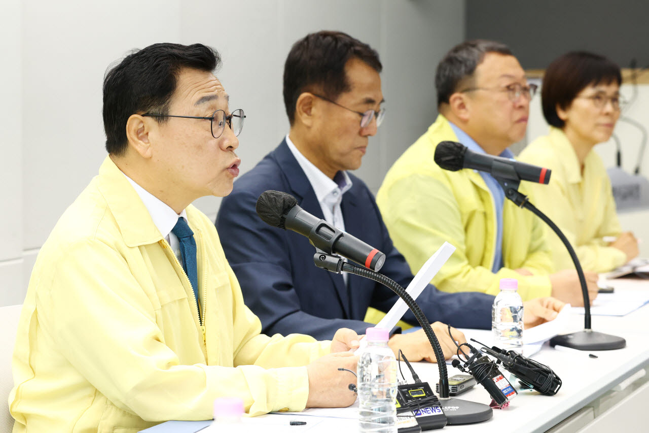 대한민국교육감협의회장인 정근식 서울시교육감이 19일 오전 서울 용산구 서울시교육청 브리핑룸에서 열린 교부금 개편 대응 관련 시·도교육감 긴급 간담회에서 발언하고 있다. (사진=연합뉴스)