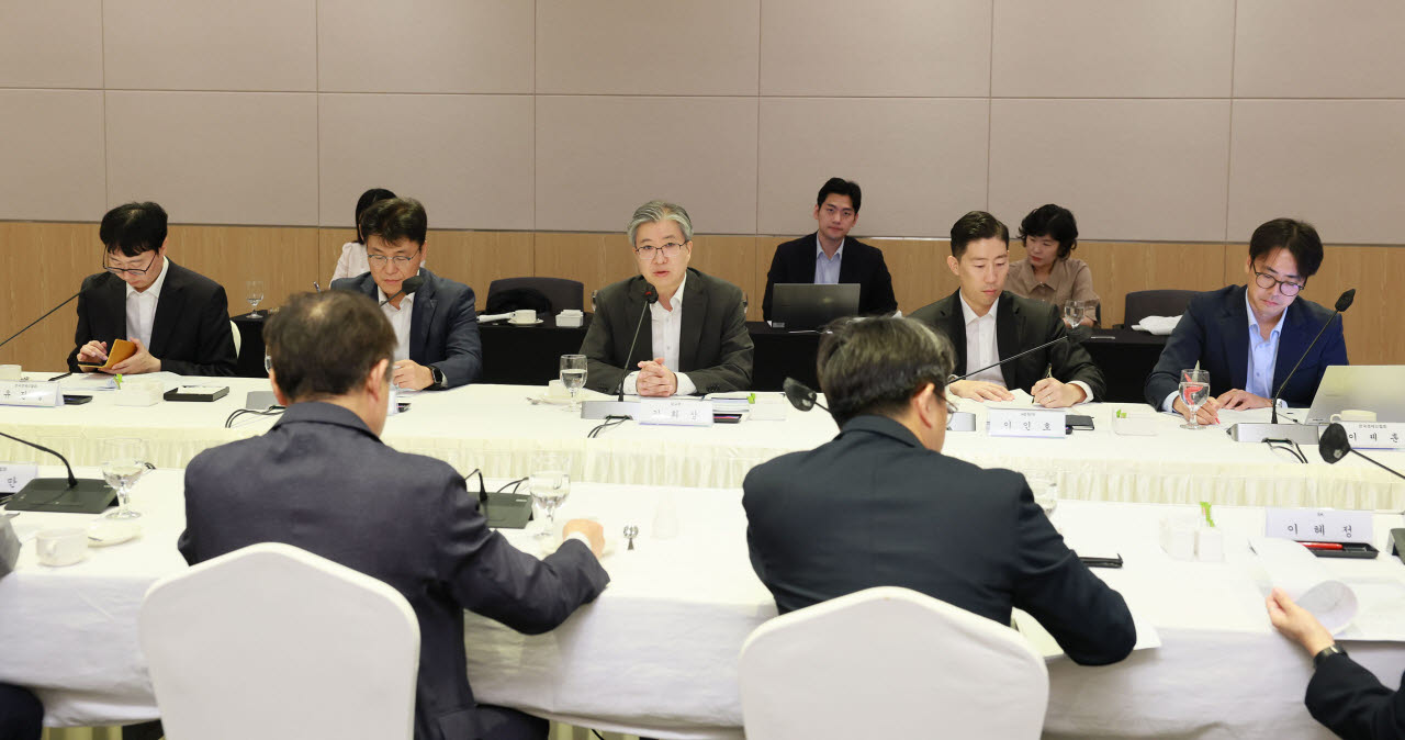 김희상 G20 셰르파가 20일 FKI타워 컨퍼런스센터에서 열린 'B20 한국기업 조찬간담회'에 참석해 발언하고 있다. (사진=한경협)