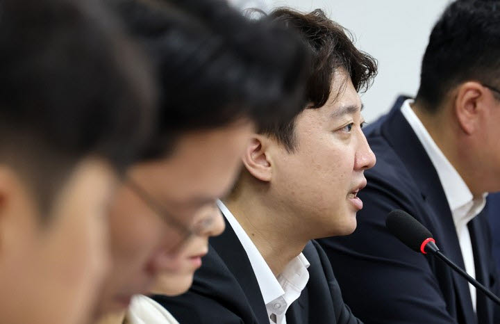 이준석 개혁신당 대표가 20일 국회에서 열린 최고위원회의에서 발언하고 있다. (사진=연합뉴스)