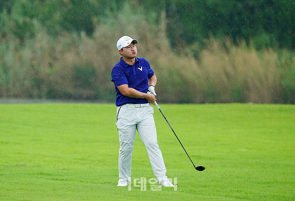 [포토] 타구 바라보는 이재진
