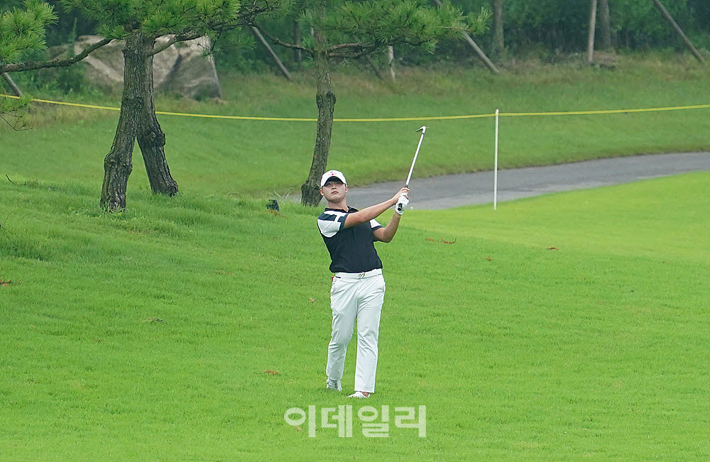 [포토] 배용준, 러프를 벗어나 그린으로