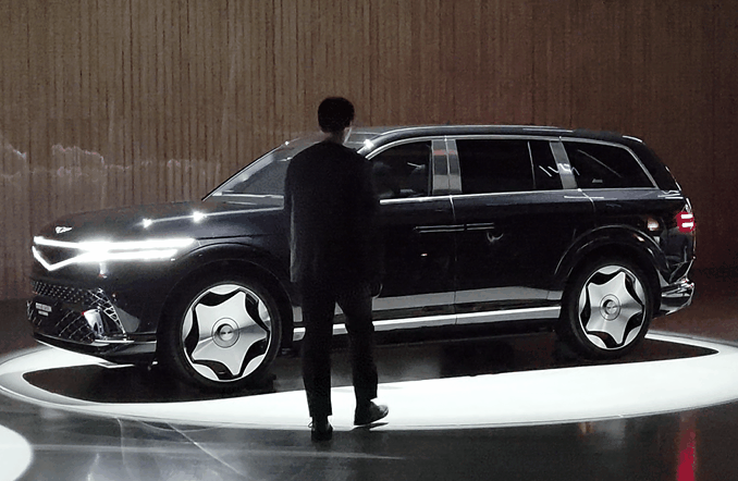 '코치도어'가 적용된 제네시스 플래그십 전기 SUV 'GV90 네오룬' (영상=이데일리 이배운 기자)