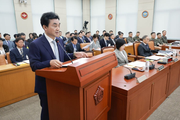 안규백 국방부 장관이 20일 국회 국방위원회 전체회의에서 업무보고하고 있다. (사진=연합뉴스)