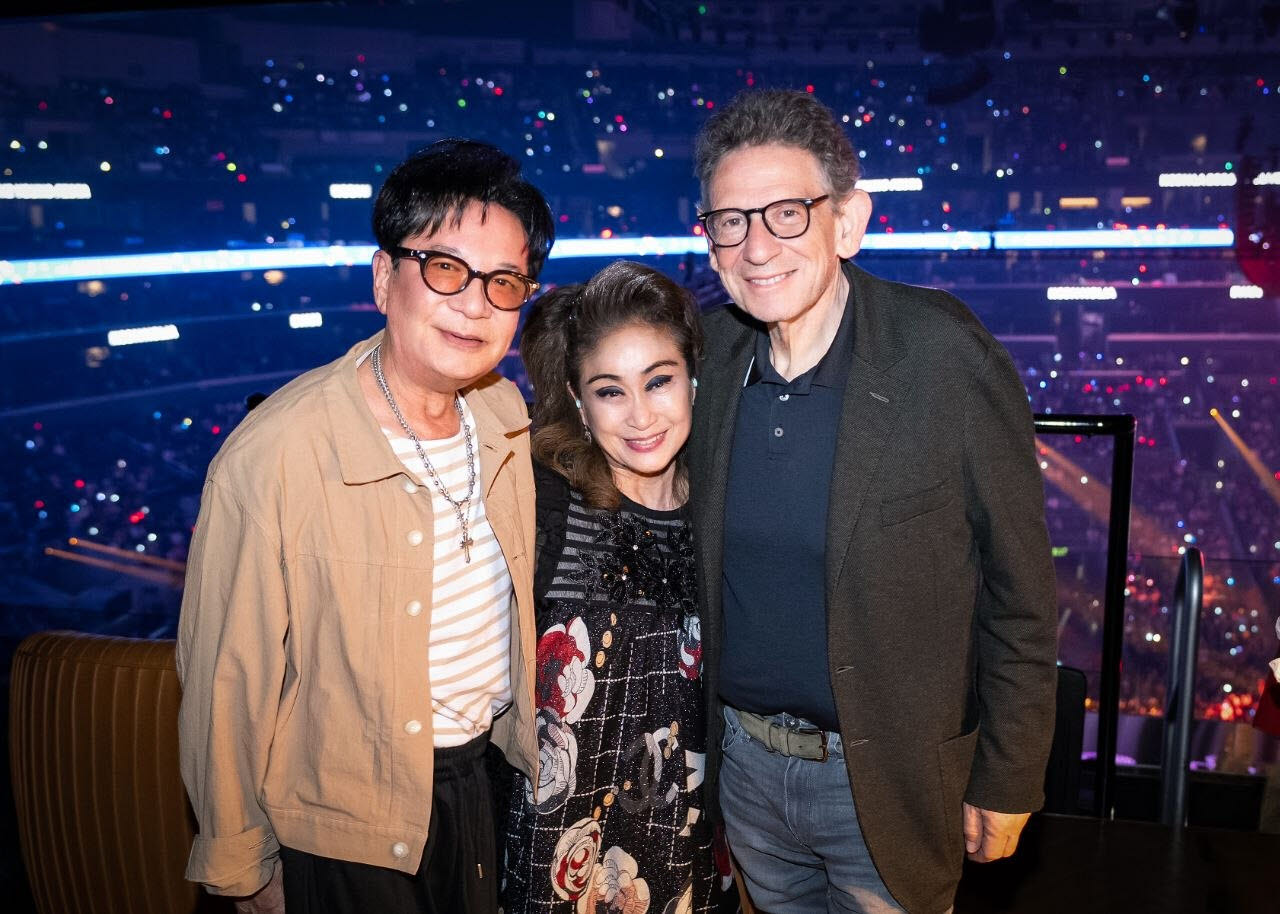 16일(현지시간) 미국 로스앤젤레스에서 열린 '케이콘 LA 2026' 현장에서 만난(왼쪽부터) 이재현 CJ 회장, 이미경 CJ 부회장, 루시안 그레인지 UMG 회장 겸 CEO.(사진=CJ ENM)