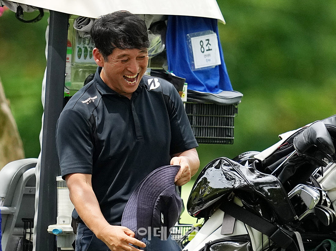 [포토]강봉석,예상 못한 우승에 미소가 절로