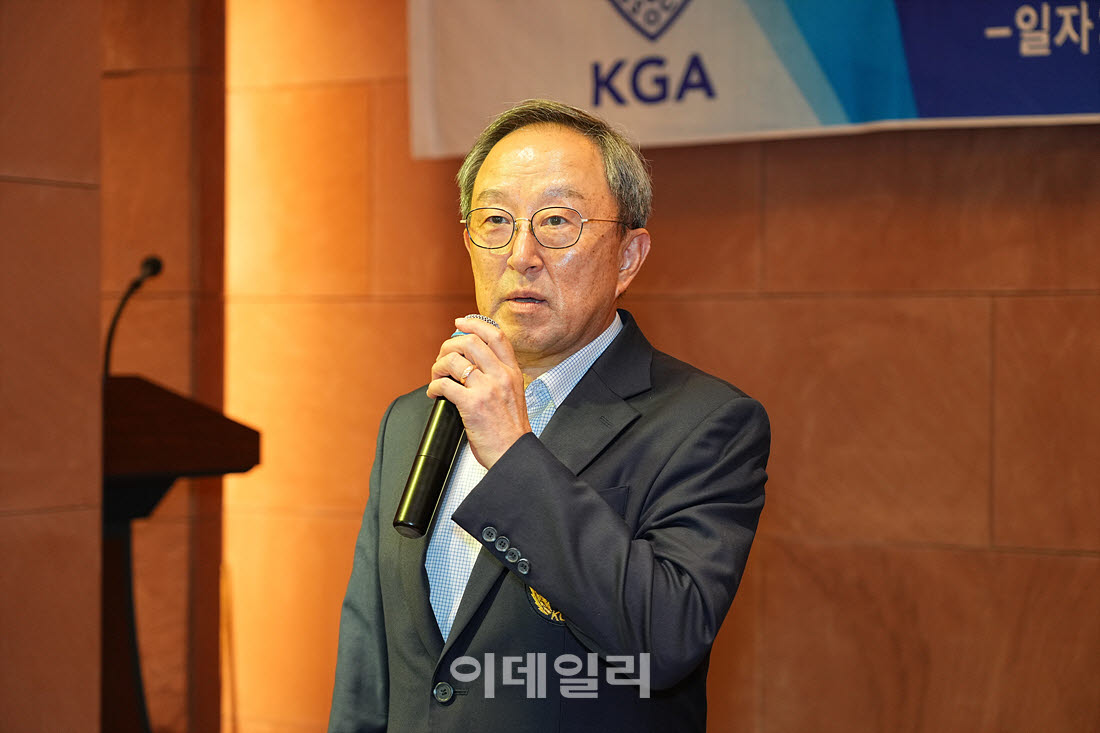 [포토]인사말 하는 박재형 전무