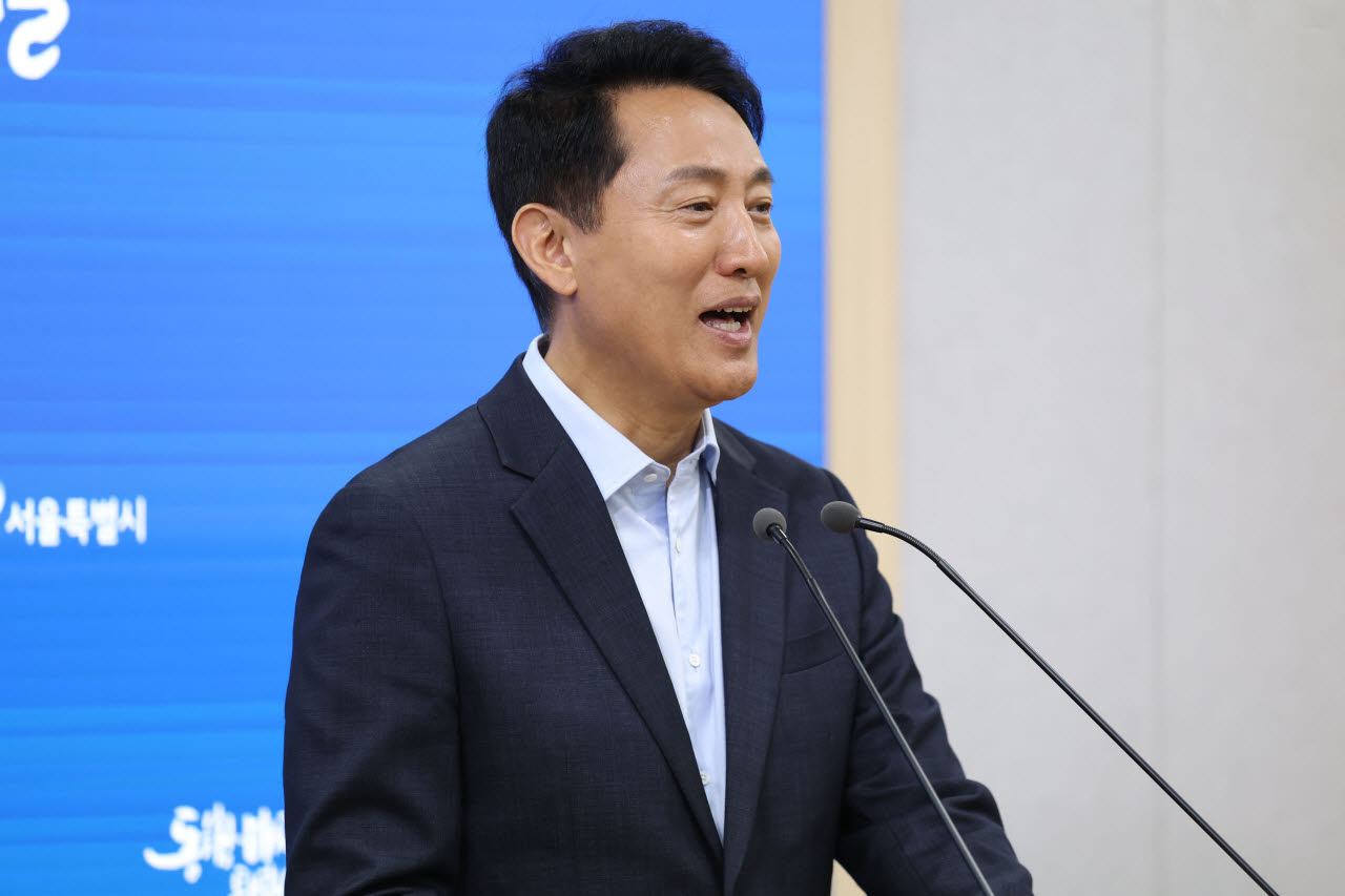 오세훈 서울시장이 20일 서울 중구 서울시청에서 김윤덕 국토교통부 장관과의 주택공급 관련 회동을 마친 뒤 브리핑을 하고 있다. (사진=이영훈 기자)
