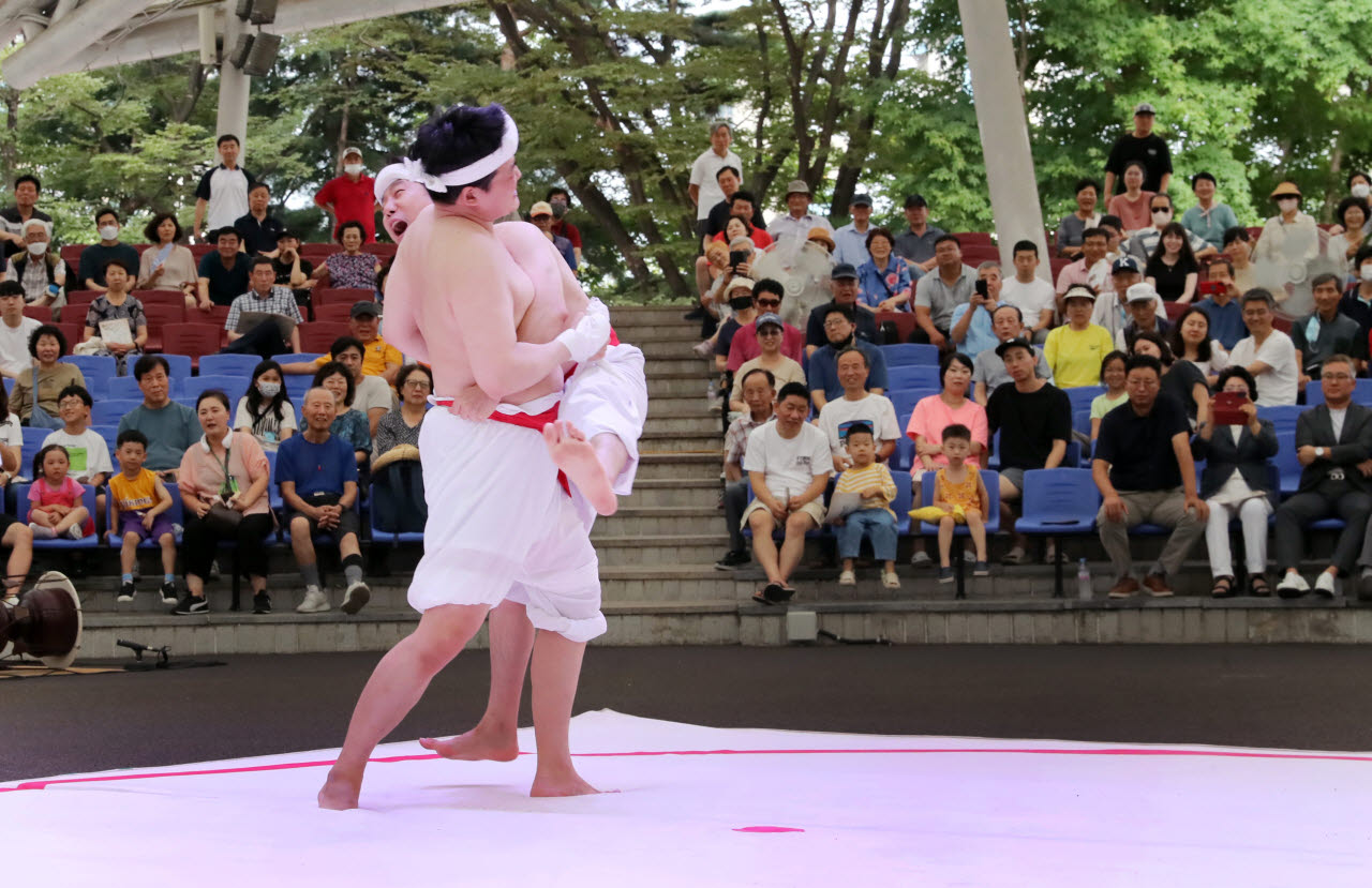2023년 송파백중놀이에서 펼쳐진 씨름 경기. (사진=송파구)