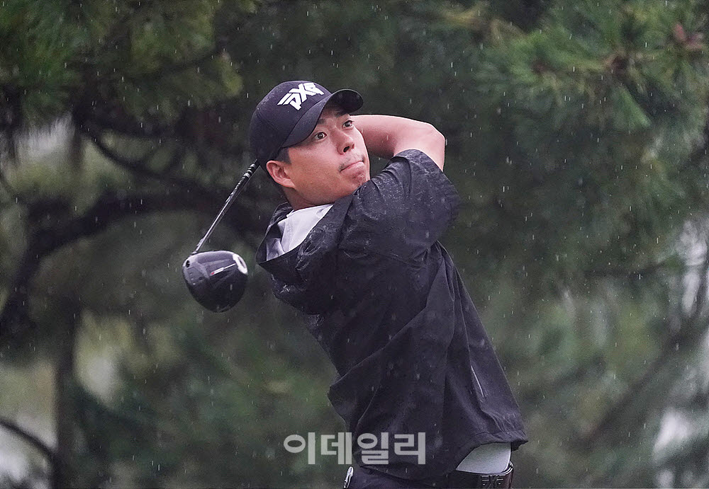 [포토] 타구 바라보는 신상훈