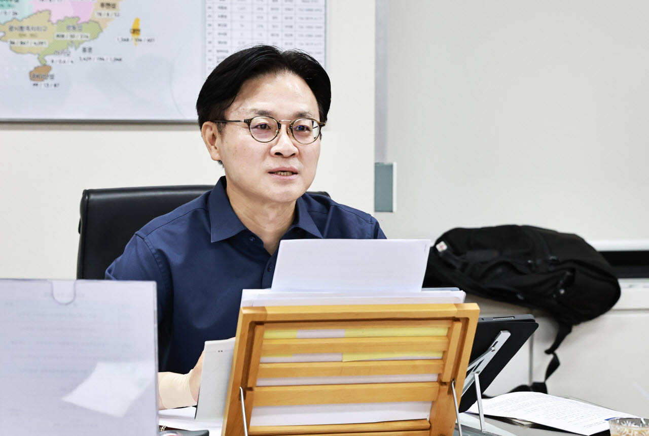 김정관 산업통상부 장관이 21일 정부서울청사 집무실에서 '대중(對中) 소비재 수출 점검회의'를 주재하고, 인사말을 하고 있다. (사진=산업부)