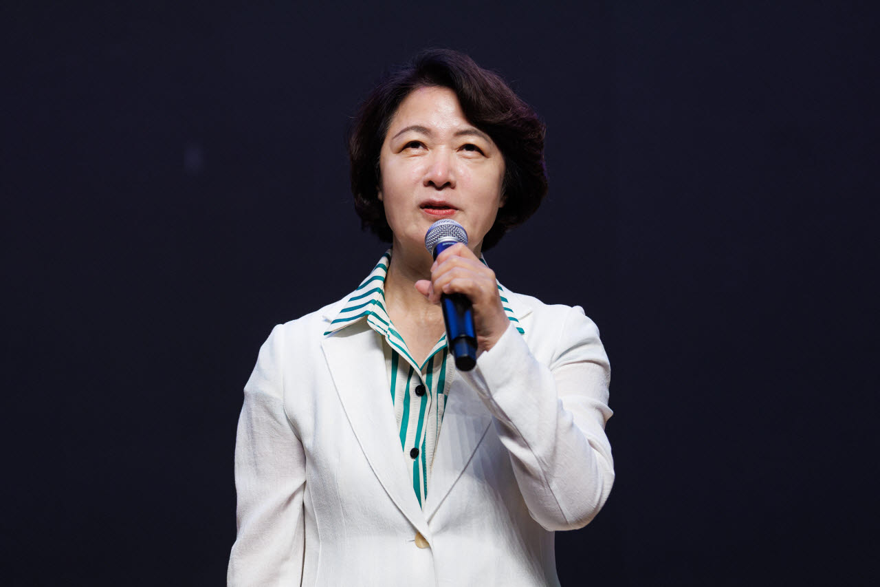 21일 오전 수원특례시 경기도청 다산홀에서 진행된 경기도 안전보건관리책임자 교육에서 추미애 경기도지사가 인사말을 하고 있다.(사진=경기도)